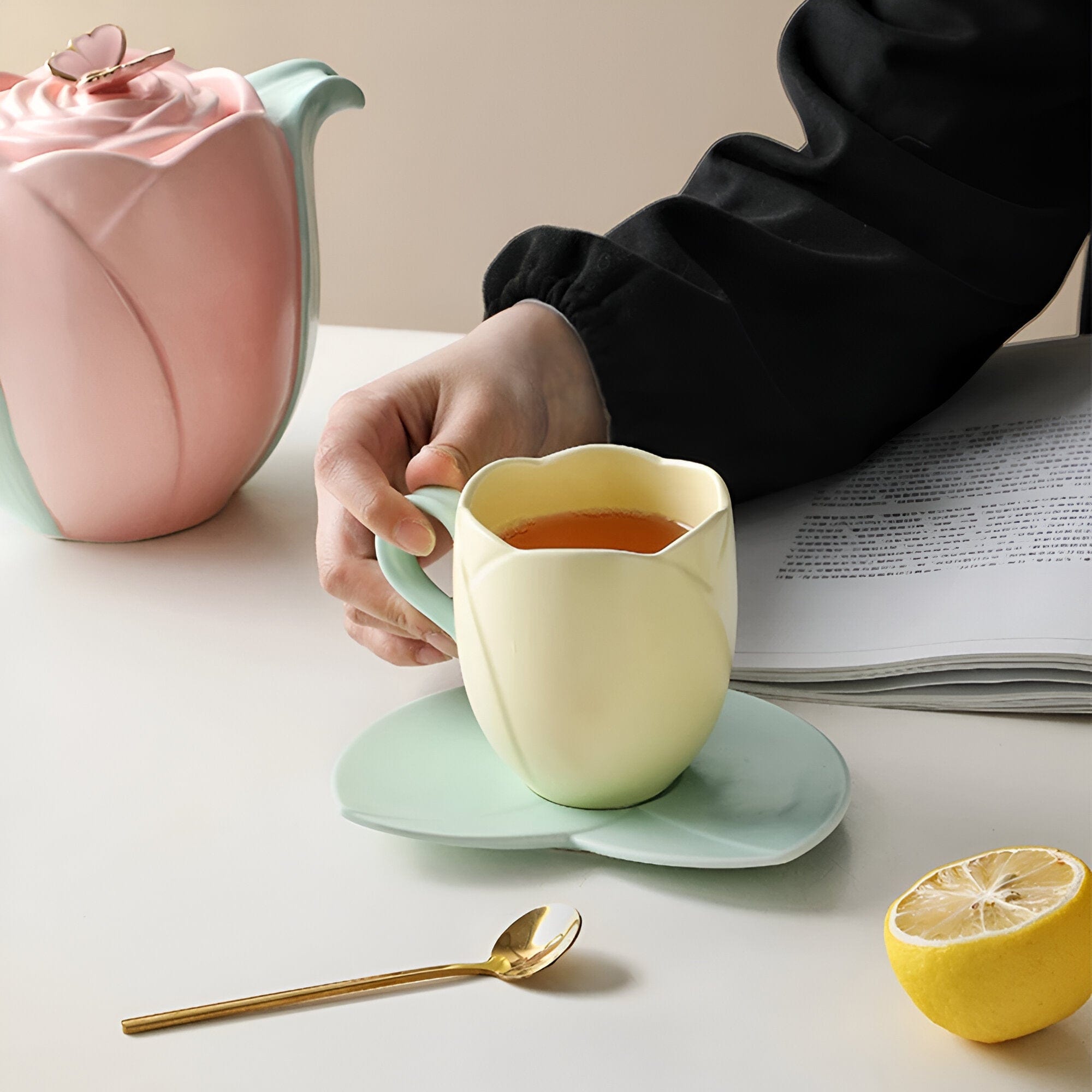 Ensemble de tasse à café en céramique avec soucoupe Tulipe