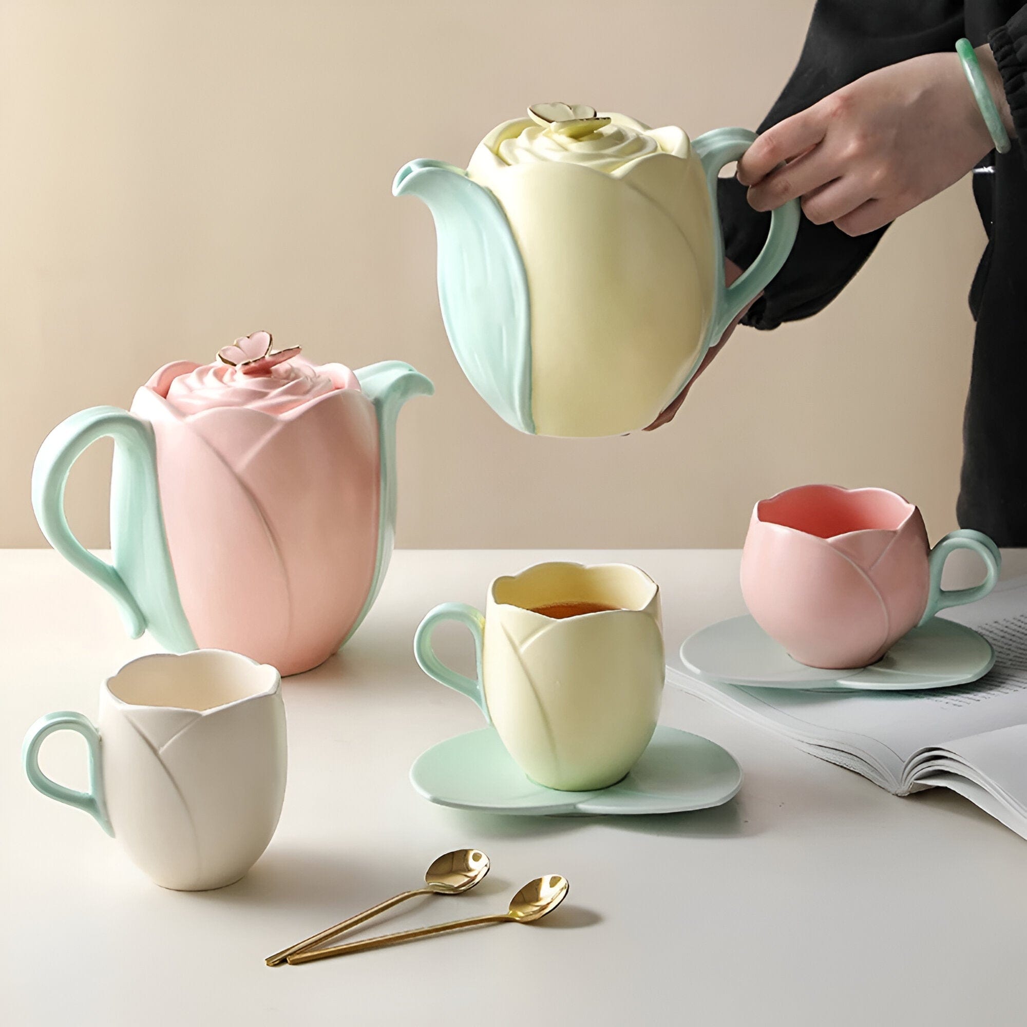 Ensemble de tasse à café en céramique avec soucoupe Tulipe