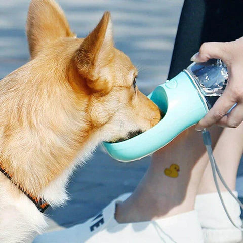 My Furry Friend™ - Sticlă portabilă pentru hrănirea cu apă