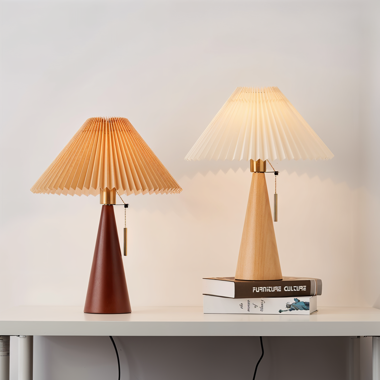 Vintage bordlampe - Plissert bordlampe med trefot