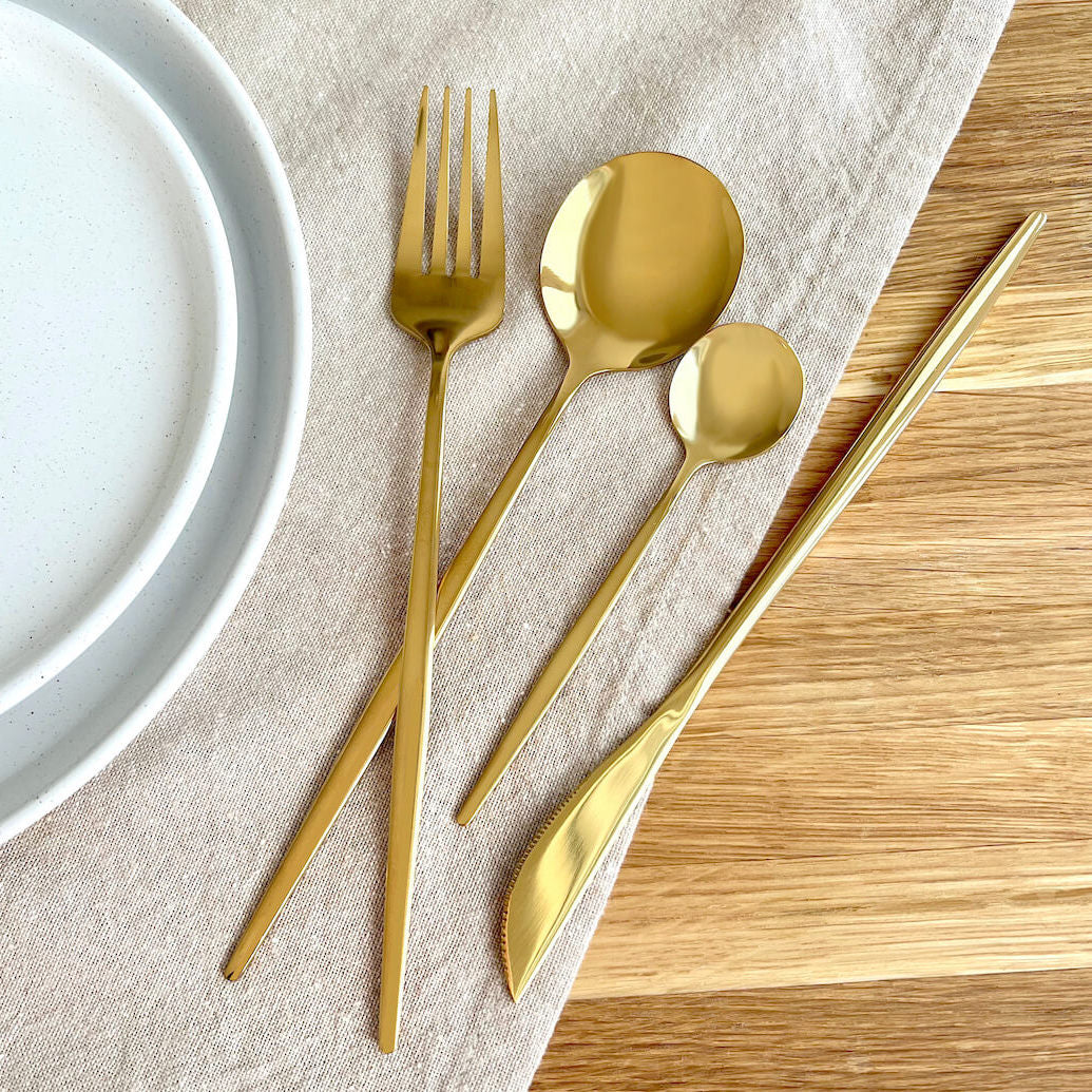 Minimalistische gouden bestekset