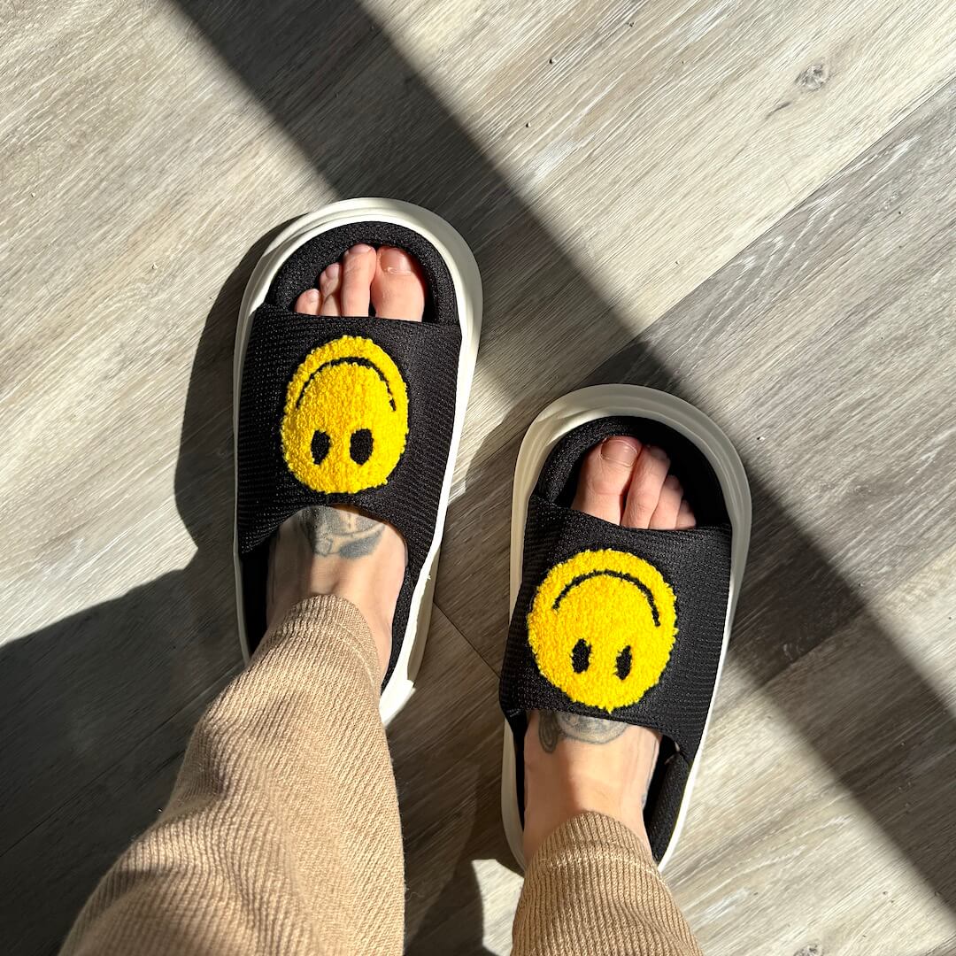 Zapatillas de plataforma con cara feliz