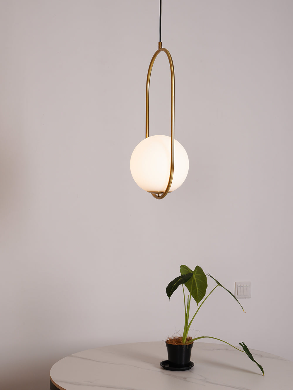 Mila - Elegant och Modern Pendellampa