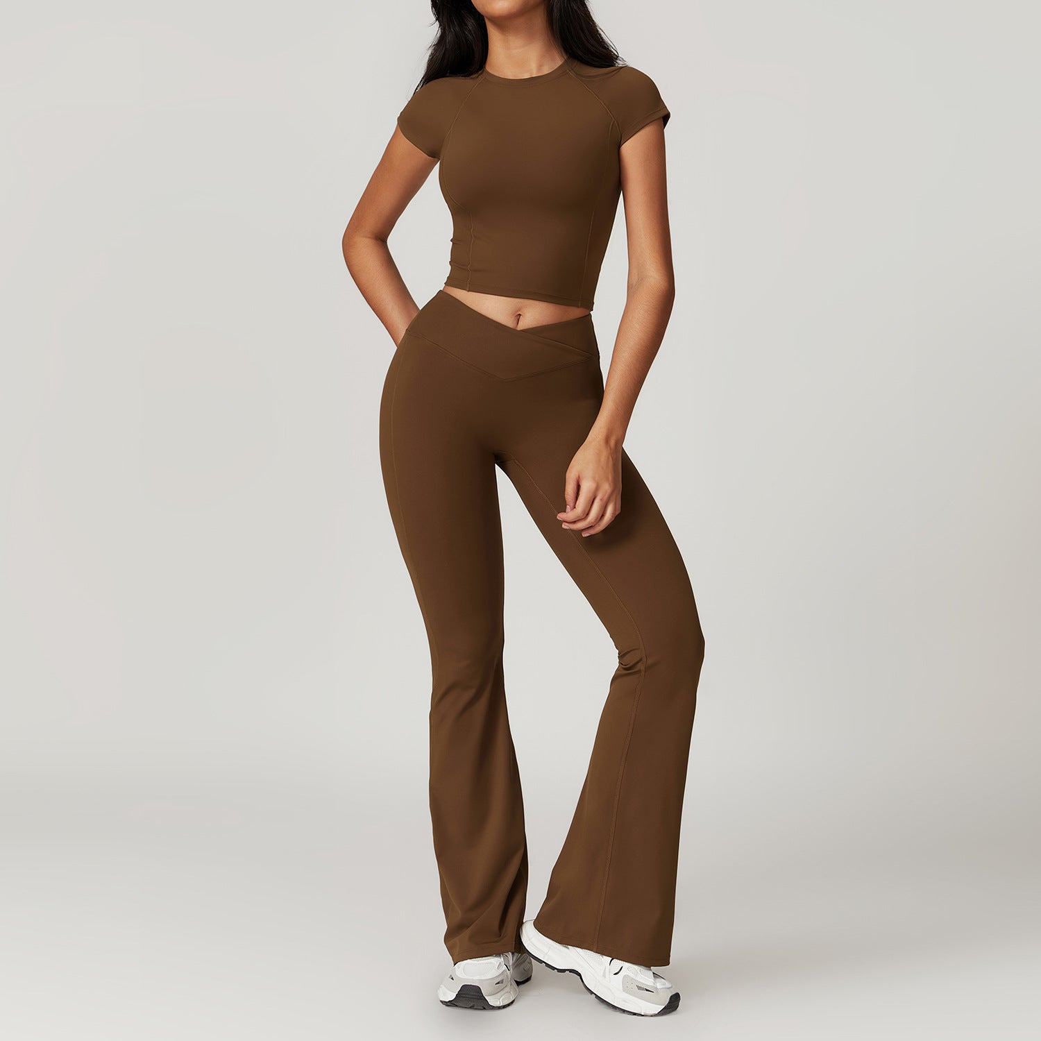 Két részes crop top és flared nadrág leggings szett