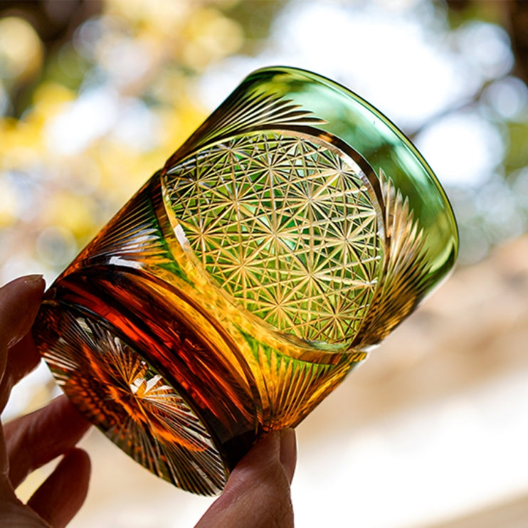 Vaso de whisky hecho a mano con plumas de grulla Edo Kiriko con caja de madera