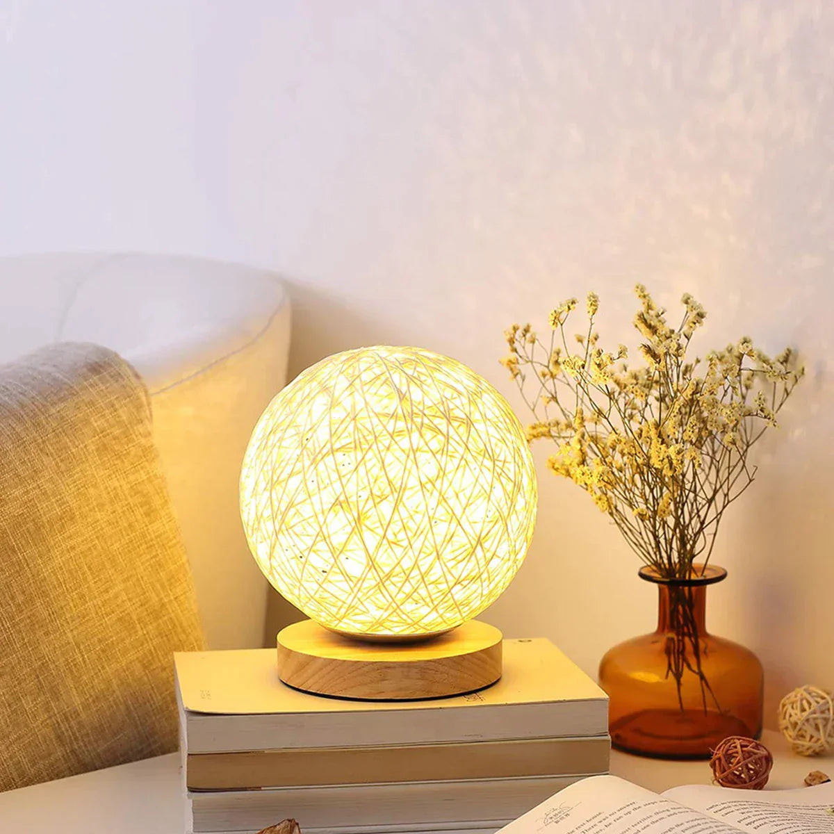 WovenGlow - Lampe de table en boule de rotin