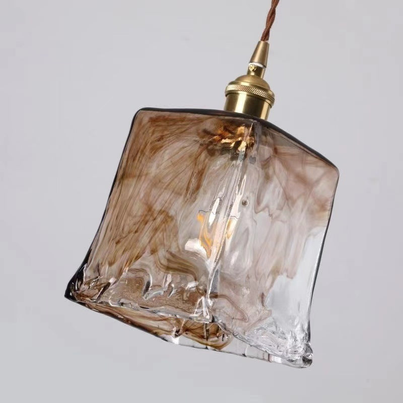 Hanglamp van messing en amberglas