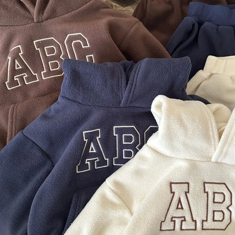 Mit Fell gefütterter ABC-Hoodie für Kinder