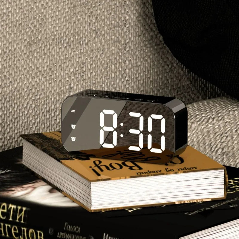 TimeGlow – Reloj LED con pantalla de temperatura y función de alarma dual