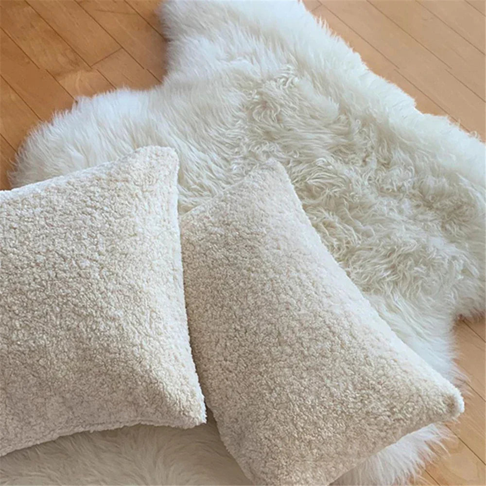 TeddyVelvet - Housse de coussin Teddy blanche pour le canapé