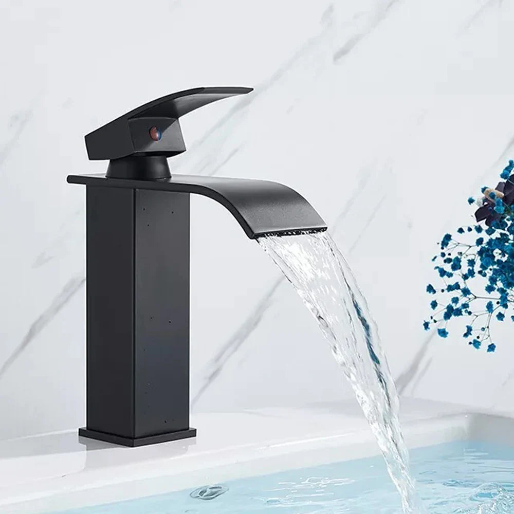 Rubinetto a Cascata Sophia Black - Miscelatore Moderno per Lavabo per Acqua Calda e Fredda