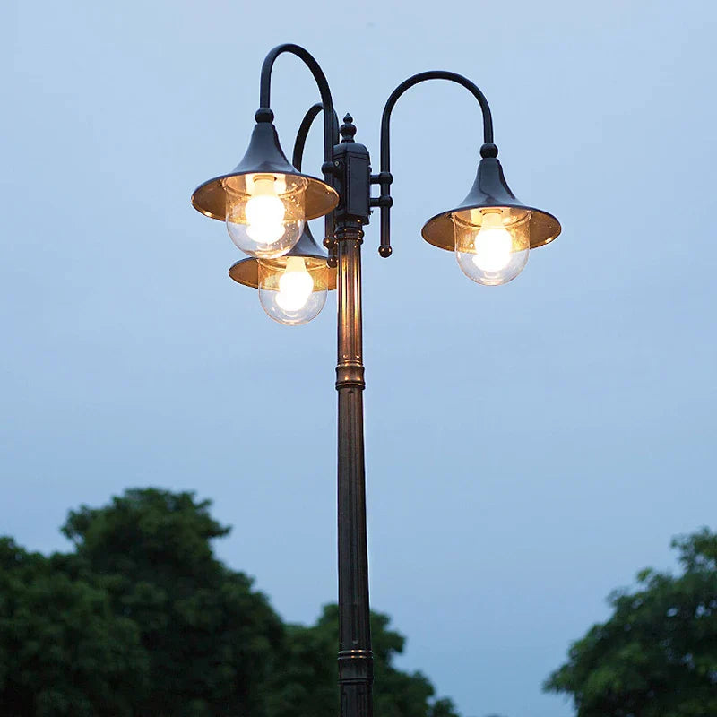 Vodotěsná dvouhlavá zahradní lampa