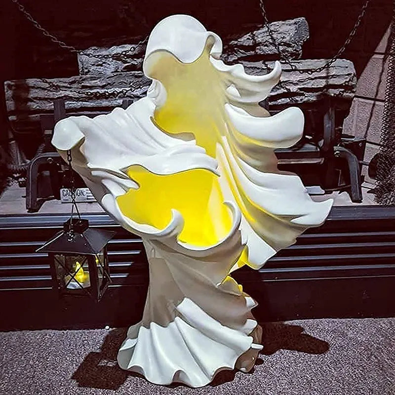 Lantern Witch Resin Figur