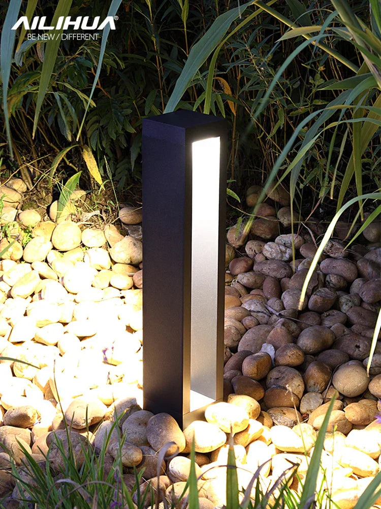 Jackson LED Outdoor Lawn Lamp