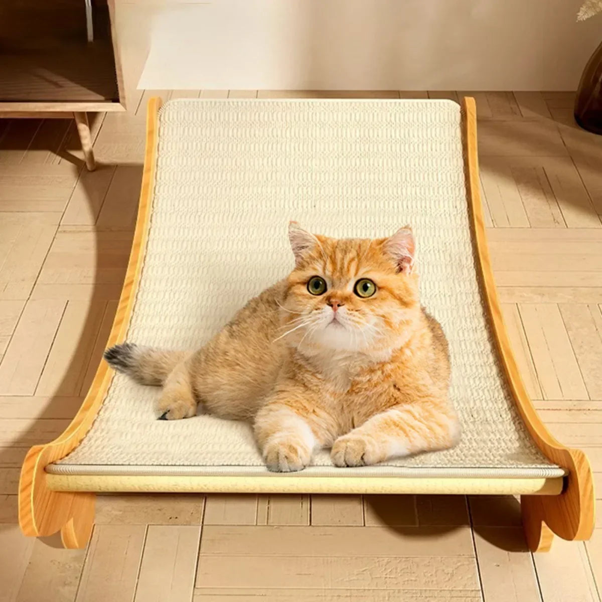 Purr Lounge Wooden Cat Scratching Recliner – Slitesterk, ripebestandig stolpe