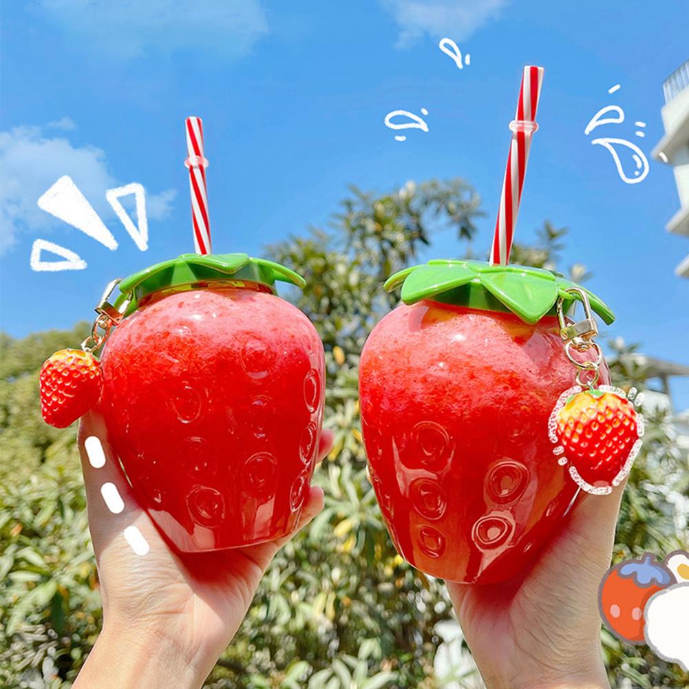 Bouteille d'eau en forme de fraise