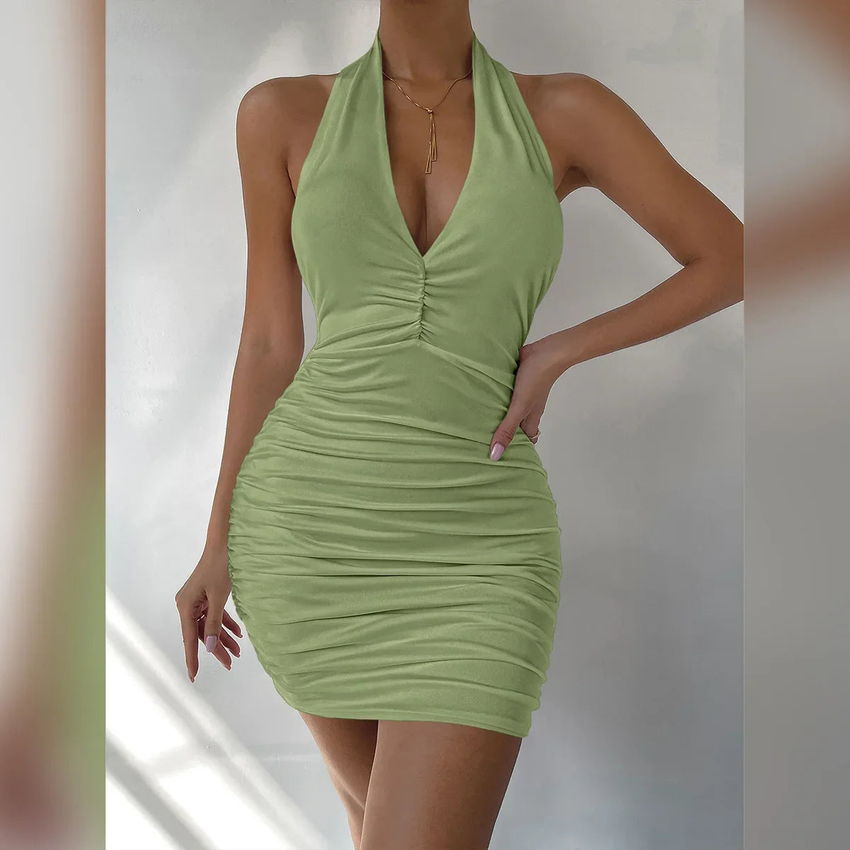 Bella Sexy Deep V Rückenfreies Mini-Kleid – Sommer Clubwear 2024