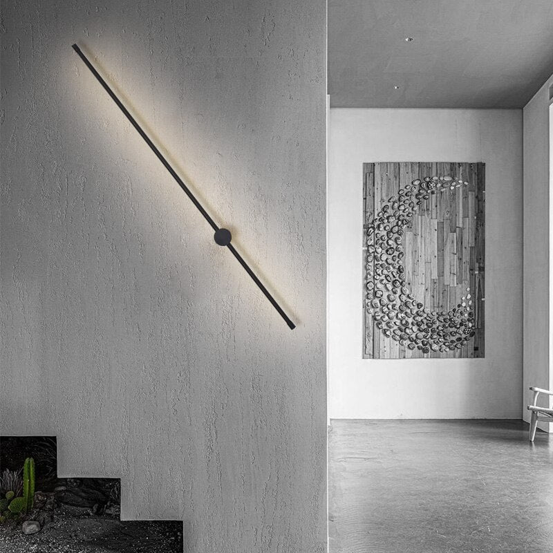 Jednoduchá minimalistická moderní nástěnná lampa