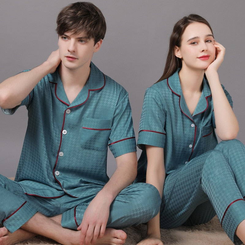 Elegantes Pyjama-Set für Paare