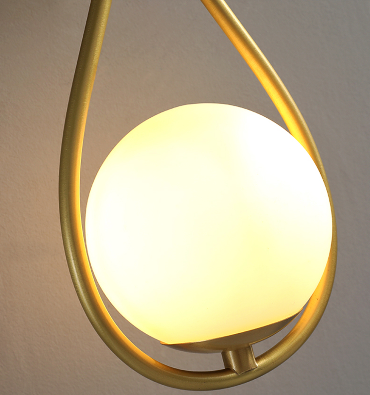 Loop Brass och Sphere Sconce