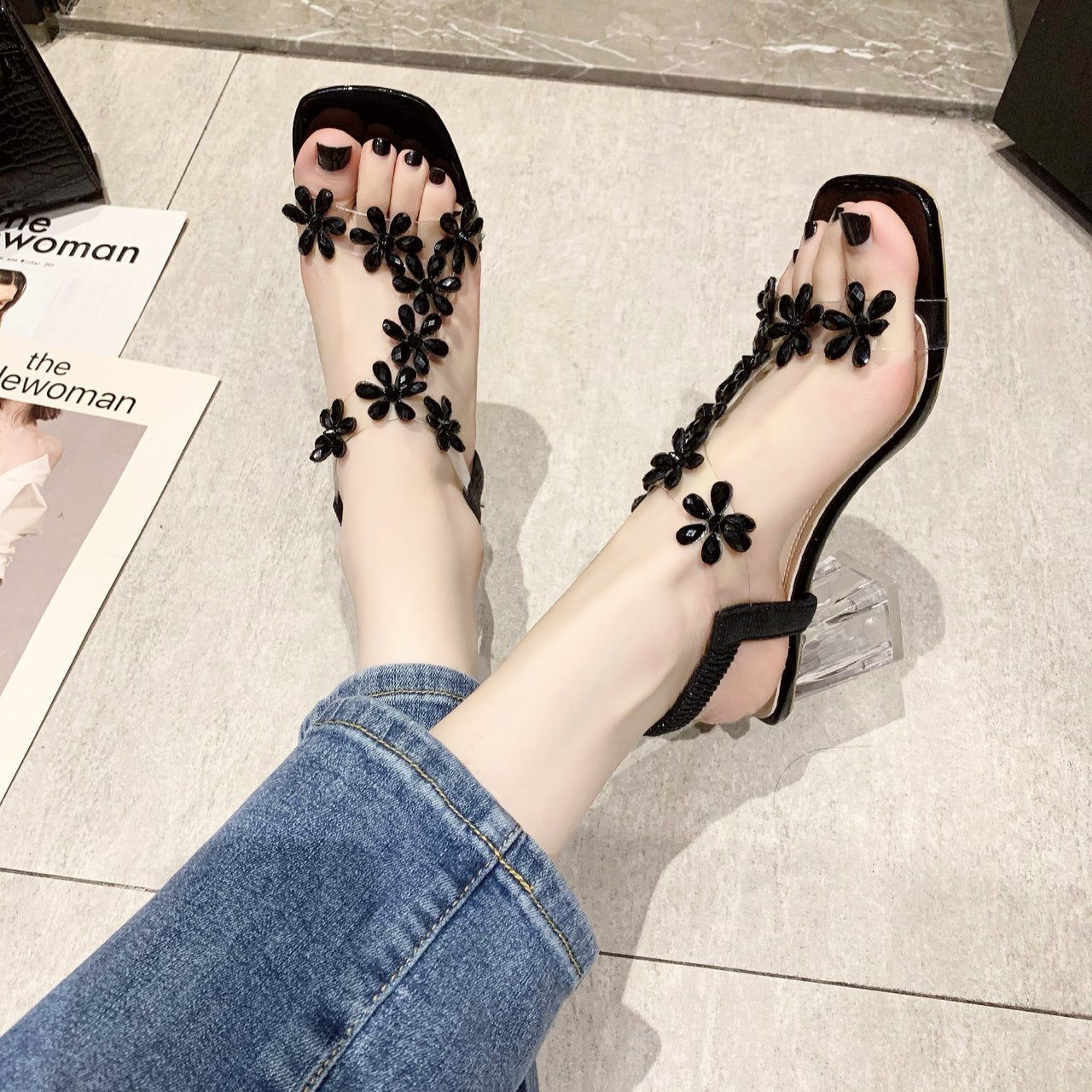 Clara strass sandalen met bloemblokhak