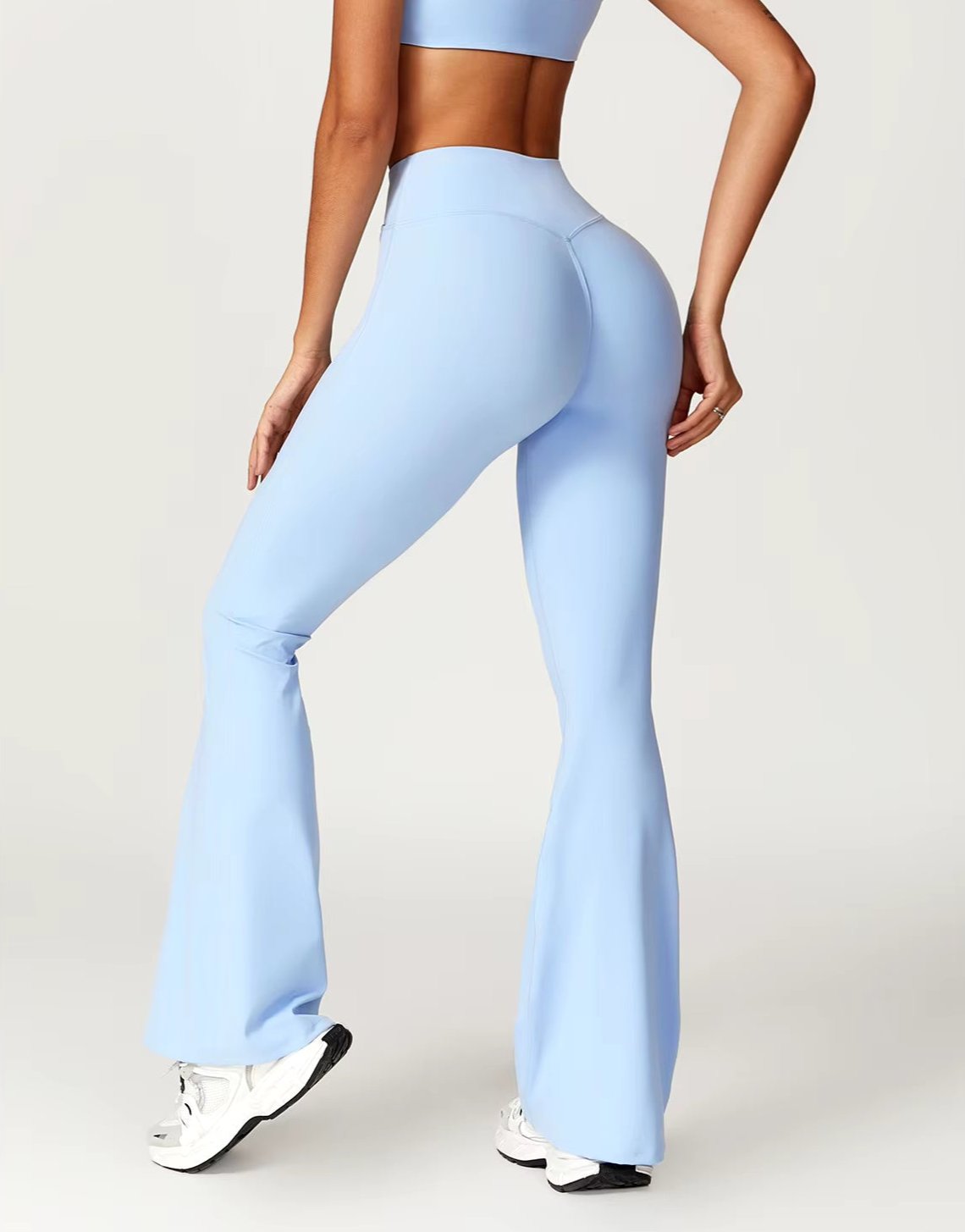 Két részes crop top és flared nadrág leggings szett