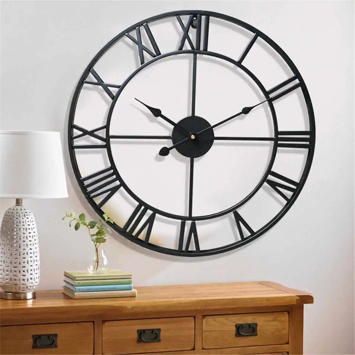 Reloj de pared retro con números romanos