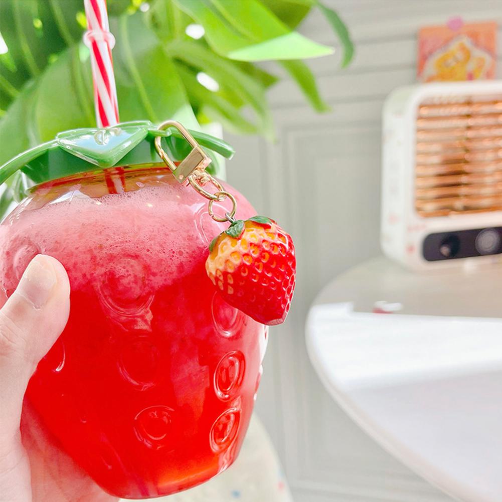 Bouteille d'eau en forme de fraise