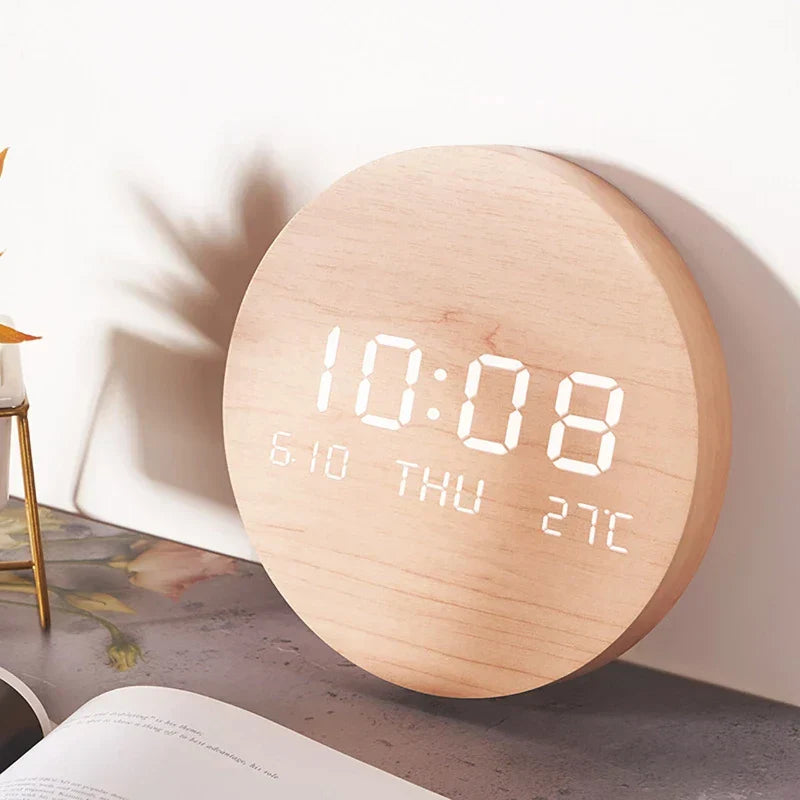 EcoChime – Horloge de bureau en bois avec alarme et affichage LED