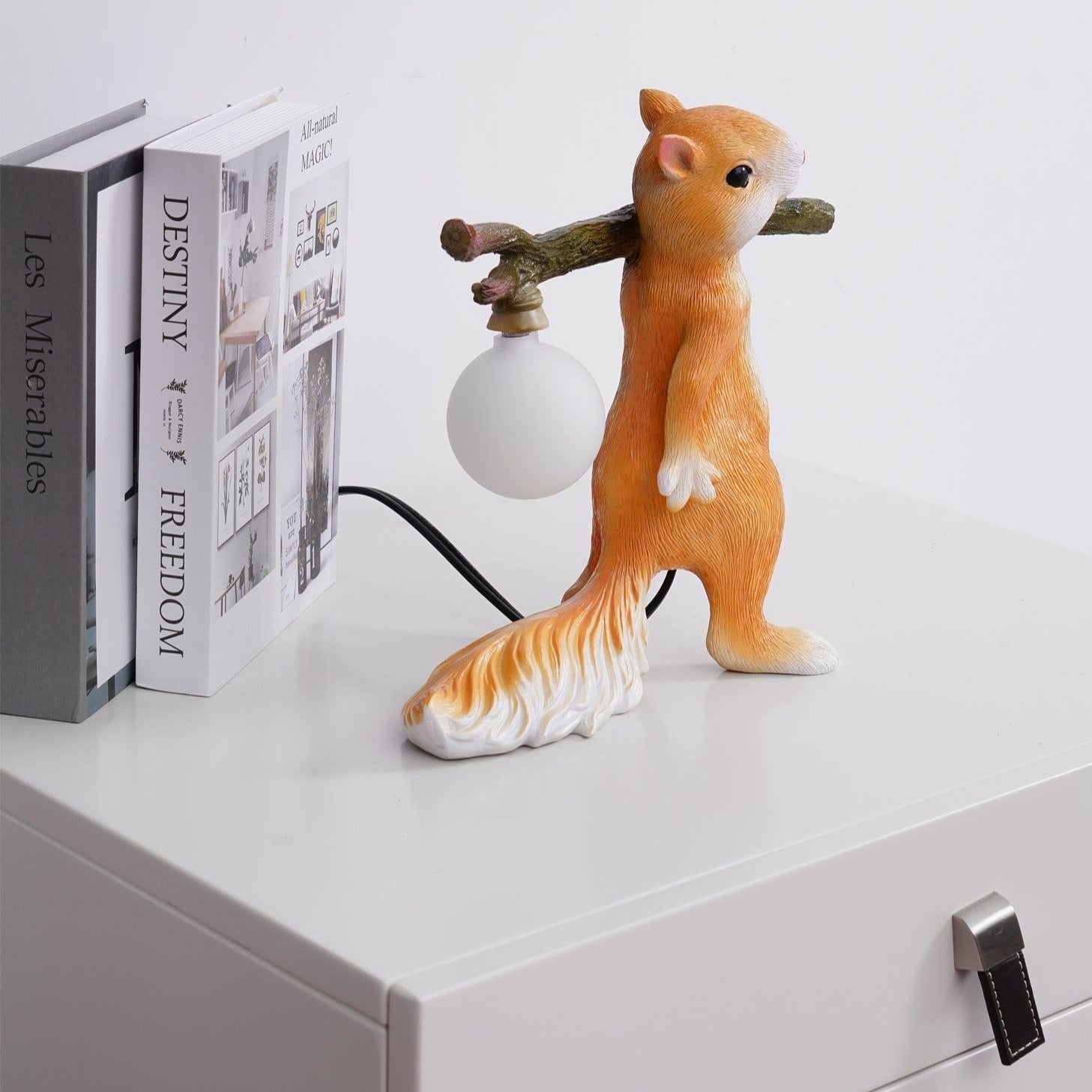 Nutlight – Charming Squirrel Lamp