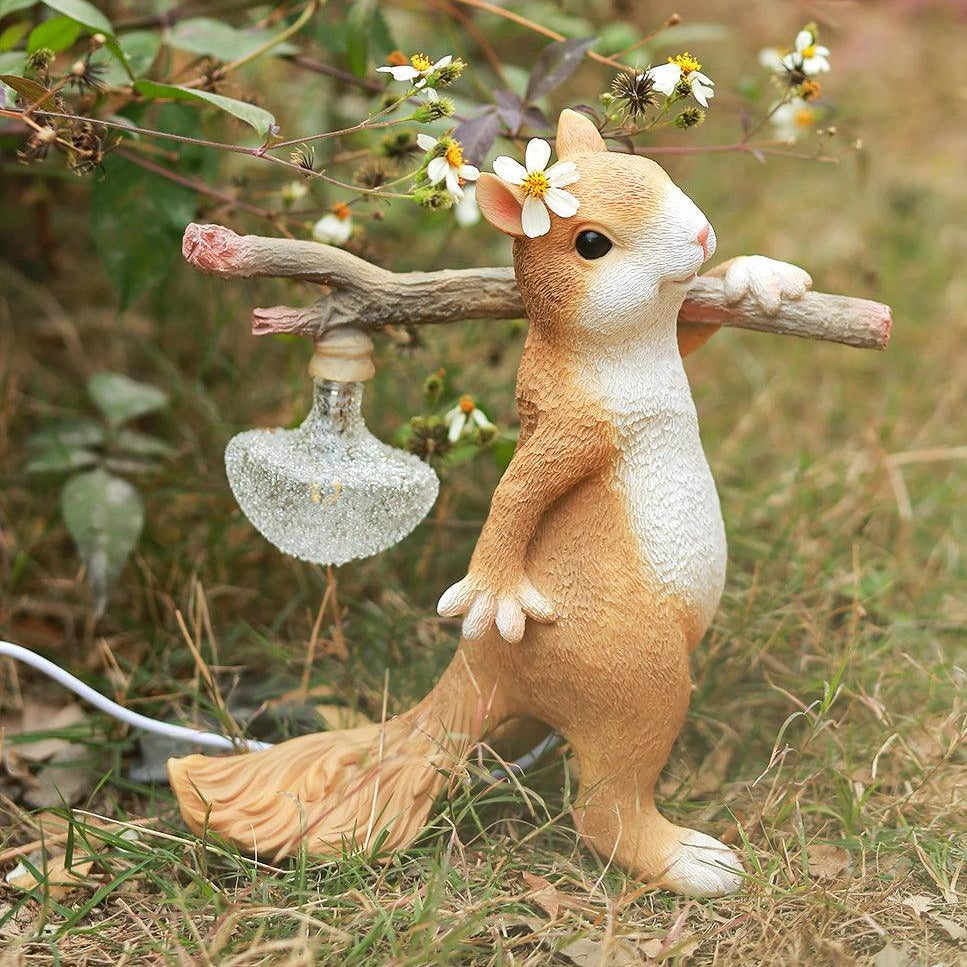 Nutlight – Charming Squirrel Lamp