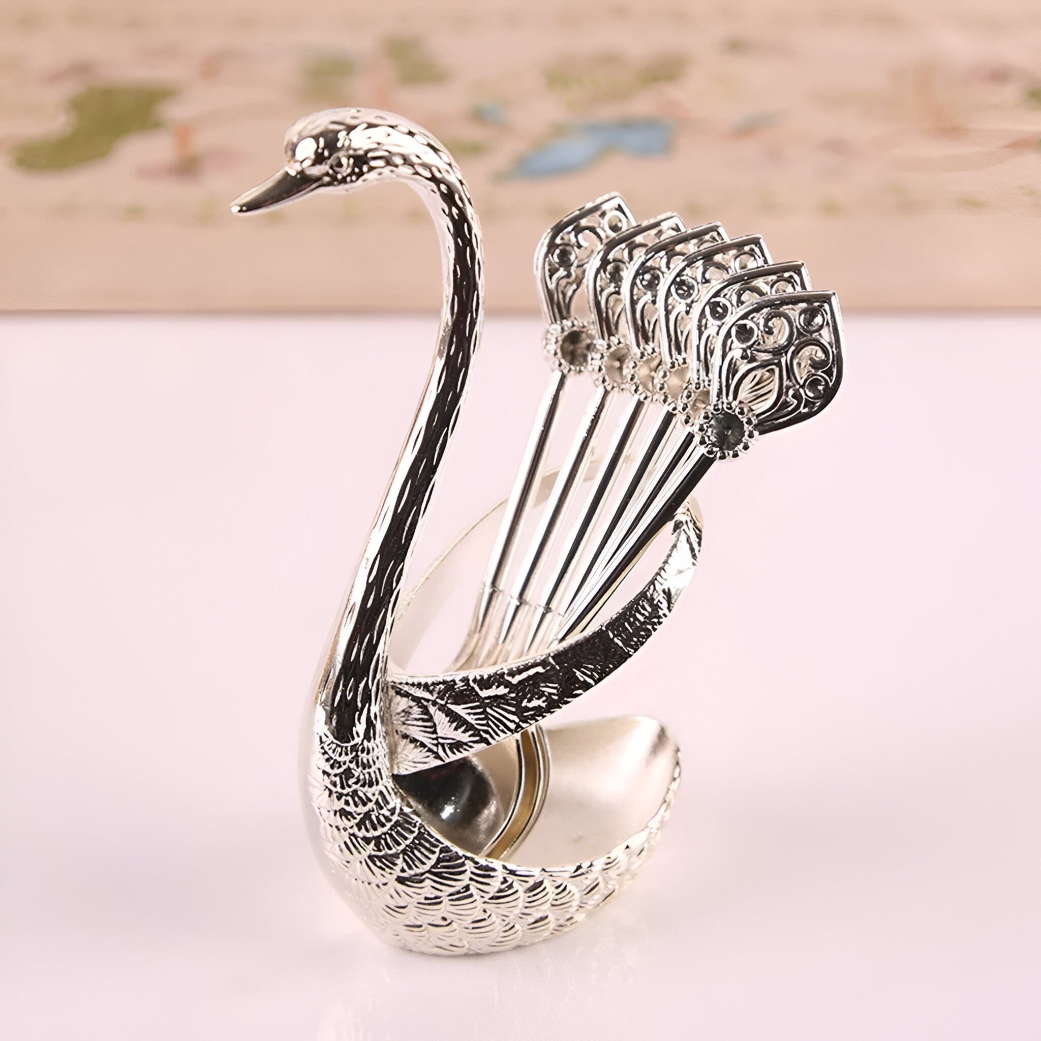 Conjunto de Louça para Jantar com Base Decorativa de Cisne