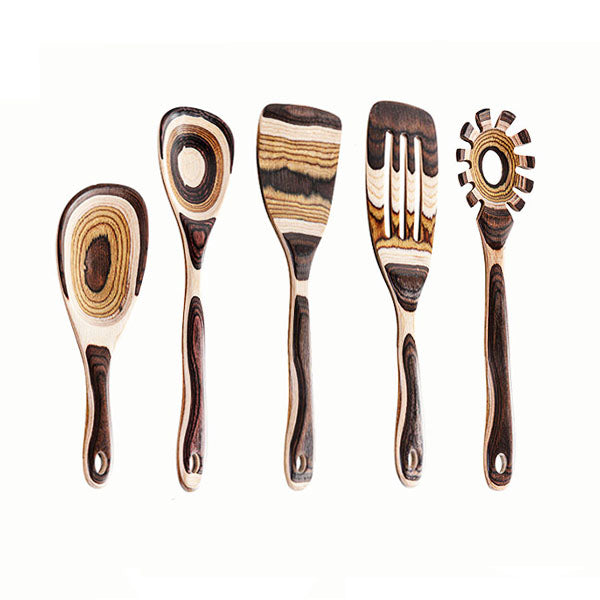 Utensile da cucina in legno a strisce