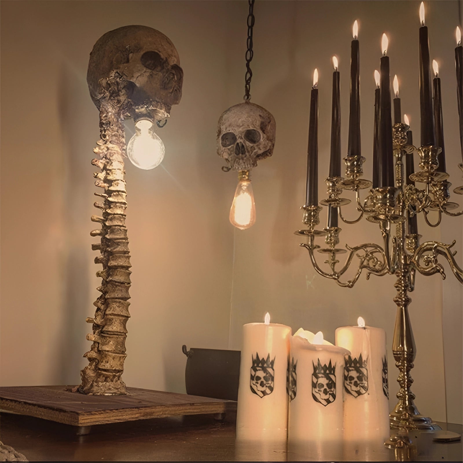 Gothic Skull Light: Skelettwirbelsäulenlampe für unheimliche Wohnkultur