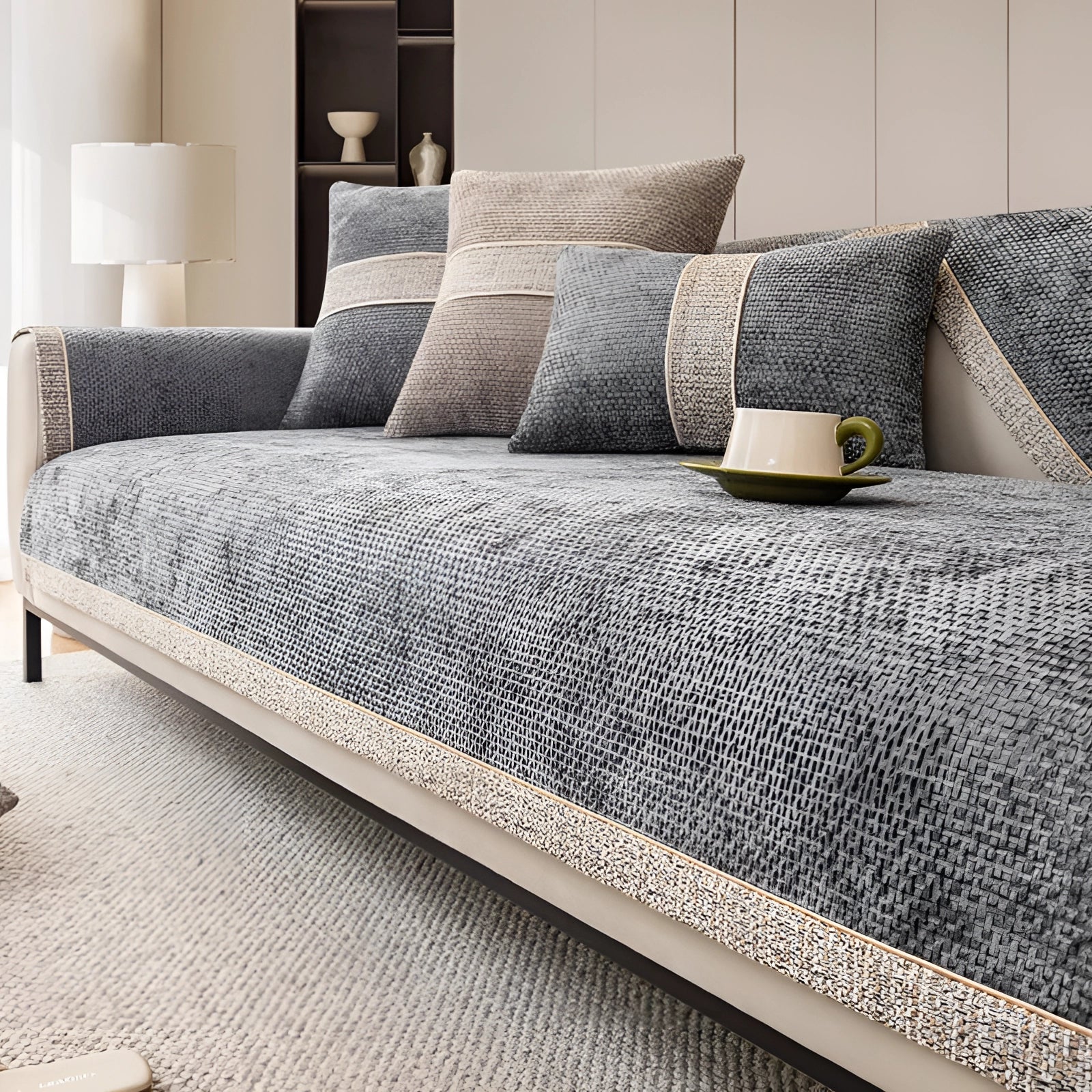 Sofá Curvo Moderno com Base de Terrazzo - Daybed Neutro de Luxo