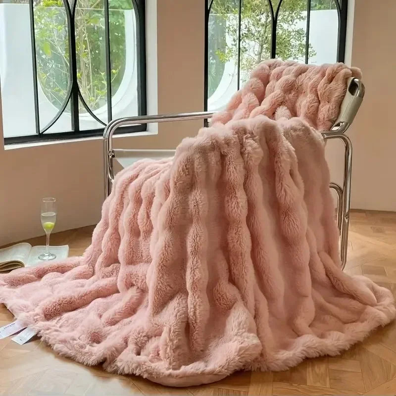 PlushWarmth - Luxury Fur Throw for Bed and Sofa / blanket