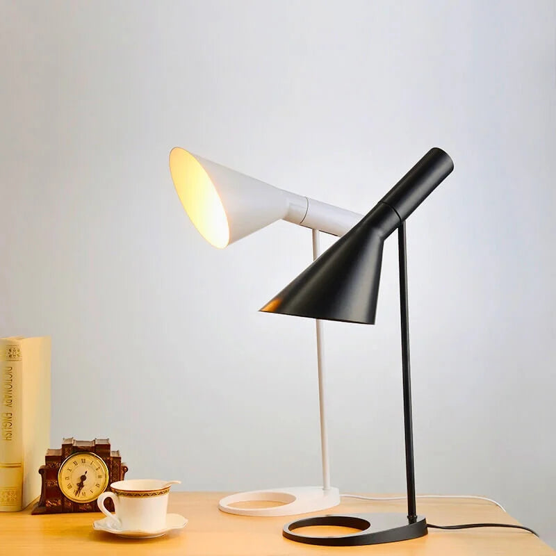 MinimalGlow - Moderne LED-bordlampe med elegant design