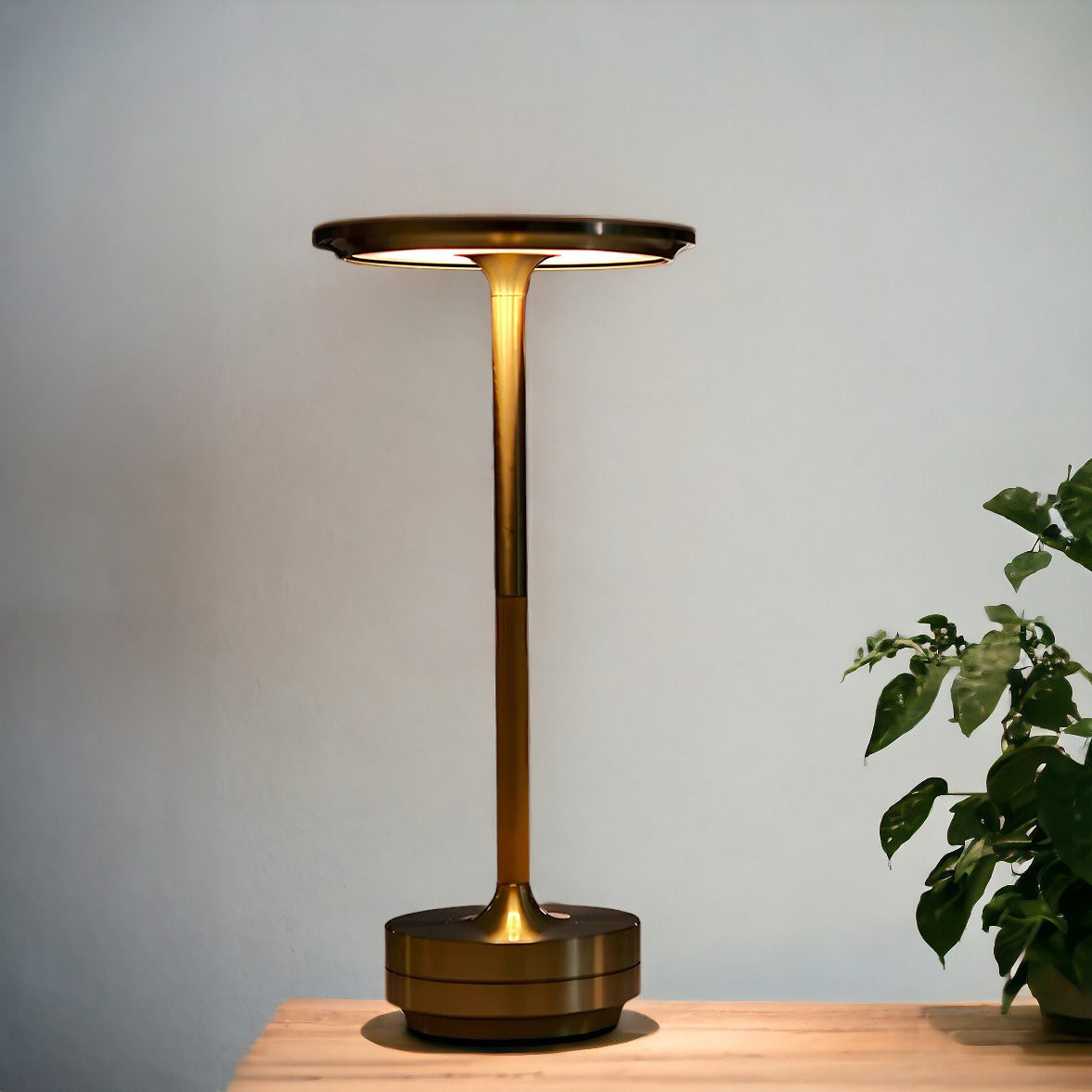 Lampada da tavolo moderna Aura senza fili - Lampada da tavolo senza fili con controllo touch e design nordico moderno