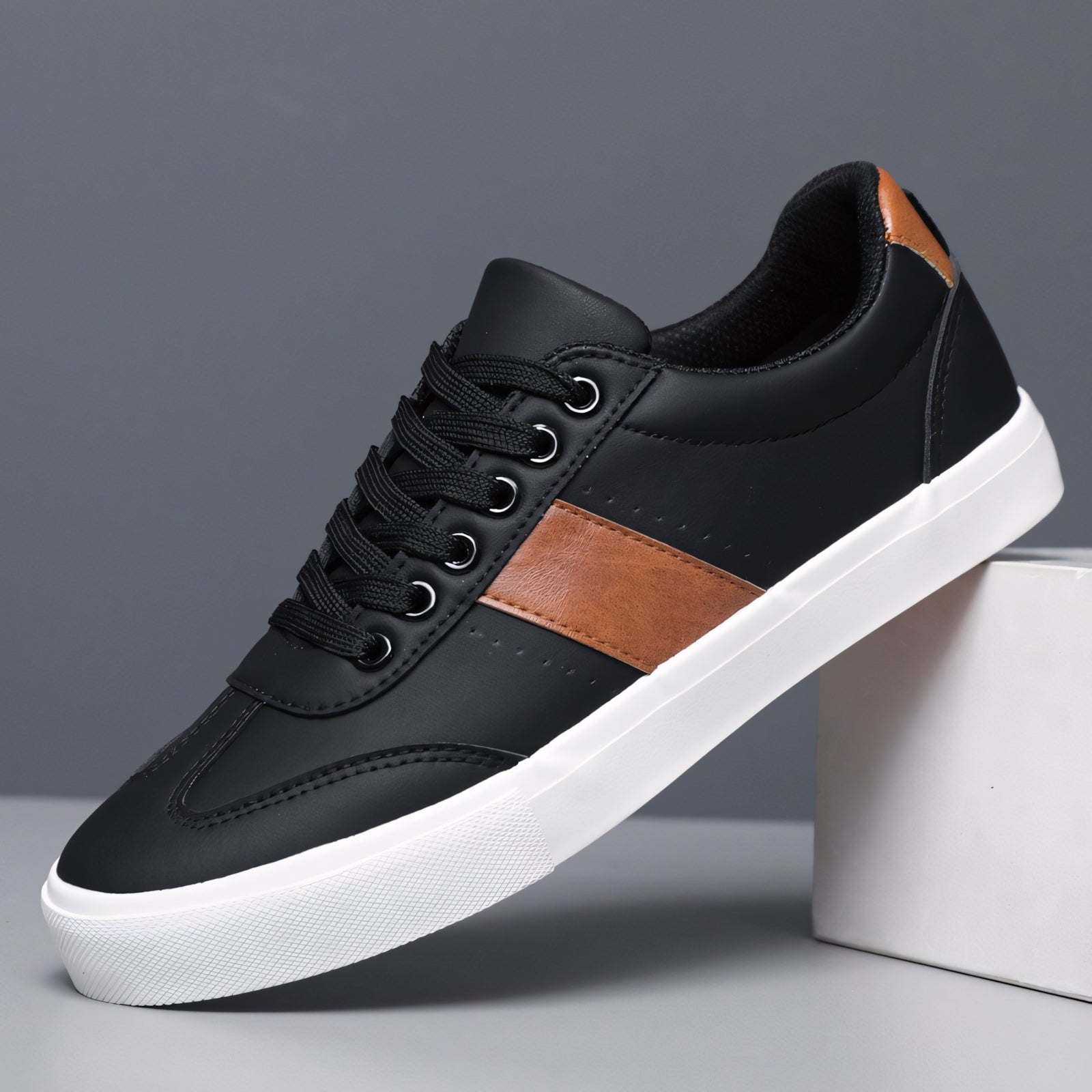 Sneakers con Striscia Firmata Tom Sterling