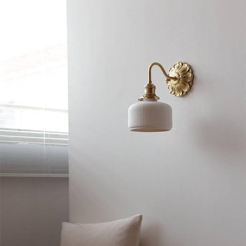 CeramiLuxe - Distintiva lampada da parete in ottone e ceramica