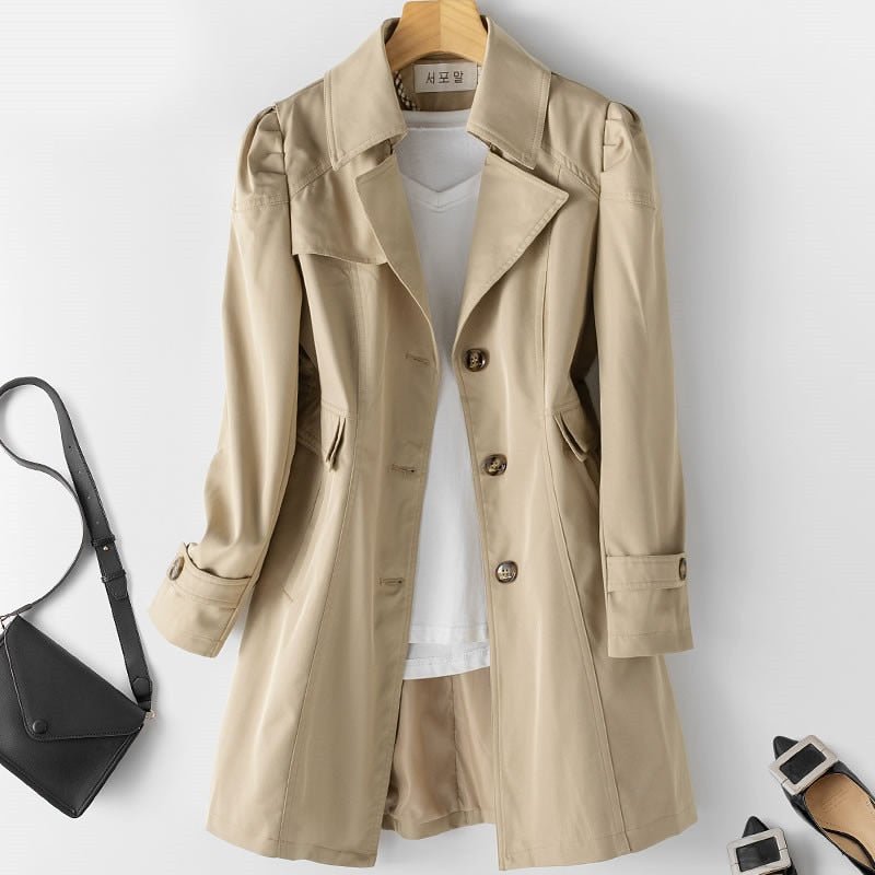 Clara - Casaco/trench coat moderno com recortes, gola alta e botões