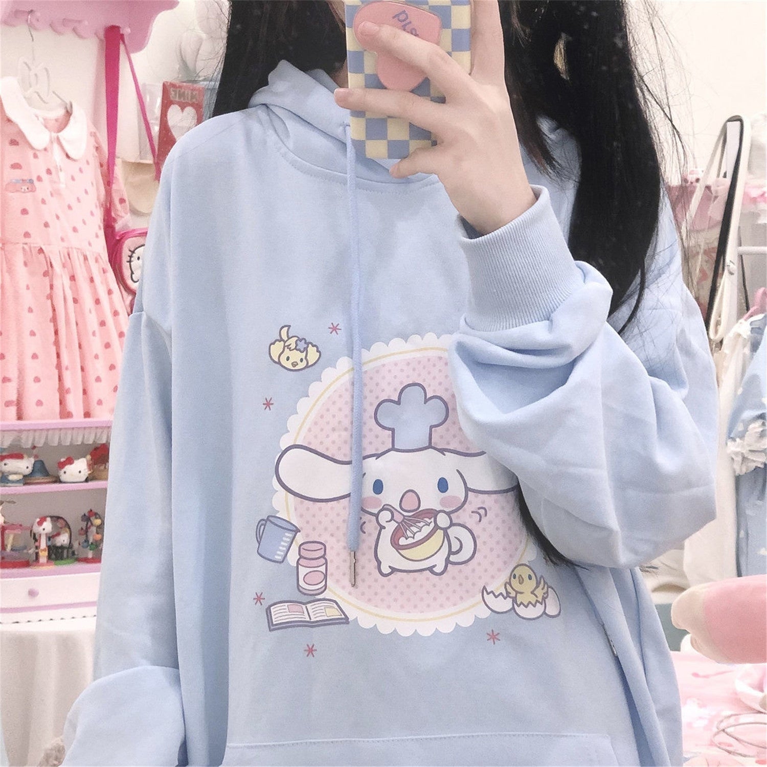 Kapuzenpullover mit Cinnamoroll-Kuchen