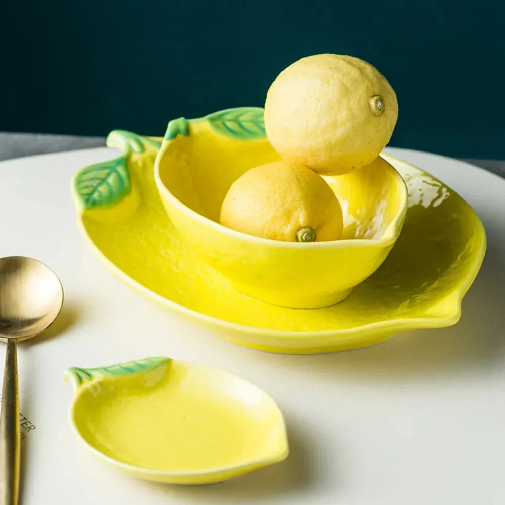 Ensemble de vaisselle coloré en forme d'assiette et de bol en forme de citron