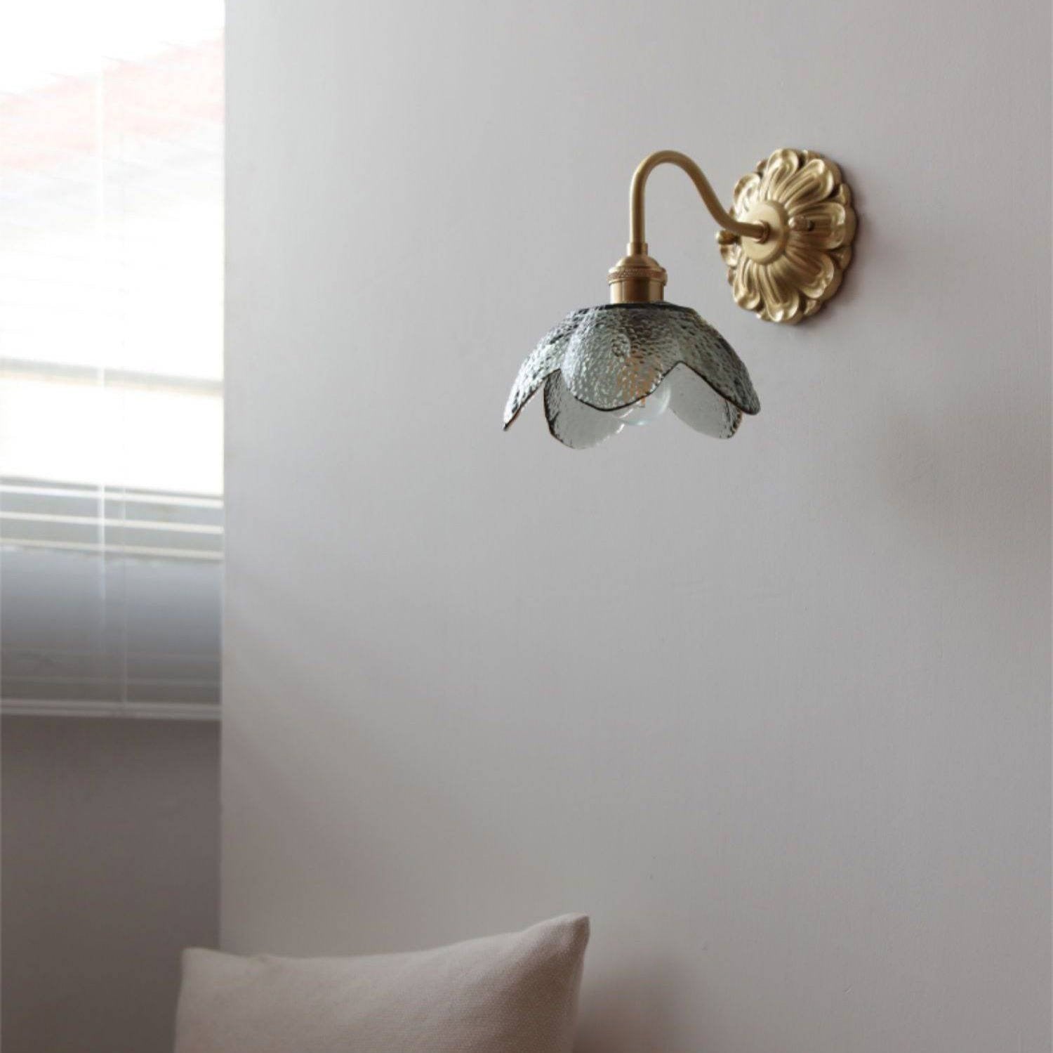 ÉléganceCourbée - Wall Lamp in Brass and Glass