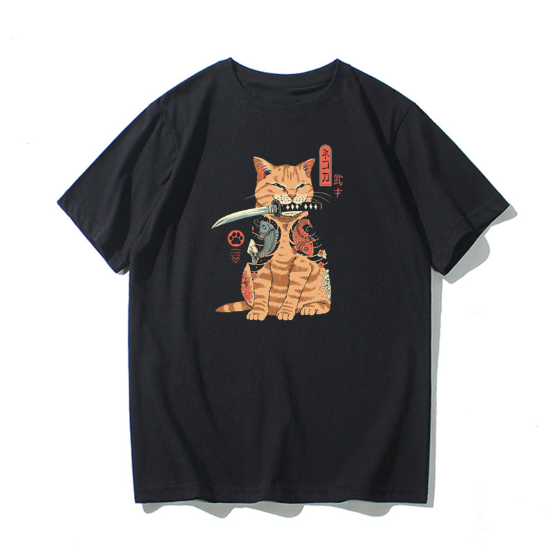 Camiseta con gato naranja y katana samurái