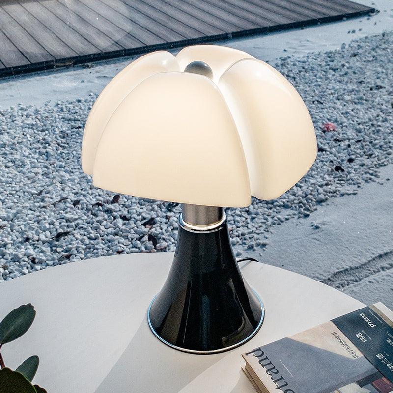 ClassicGlow – Lampe classique élégante