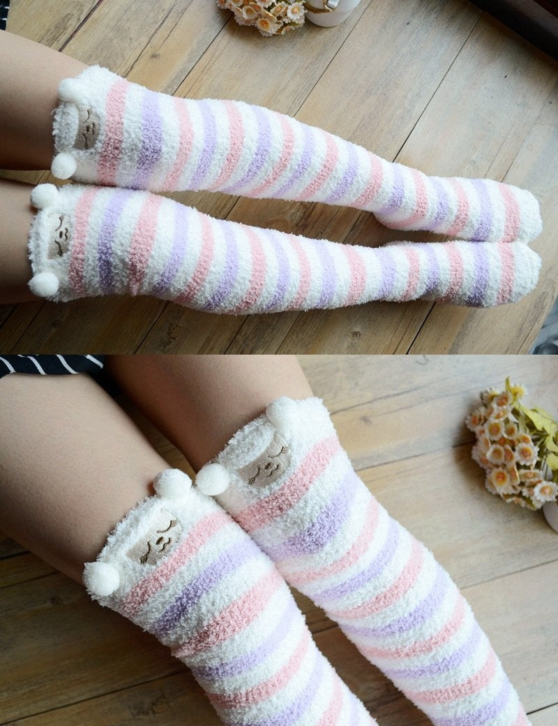 Fuzzy Thigh Highs (15+ Stilar)