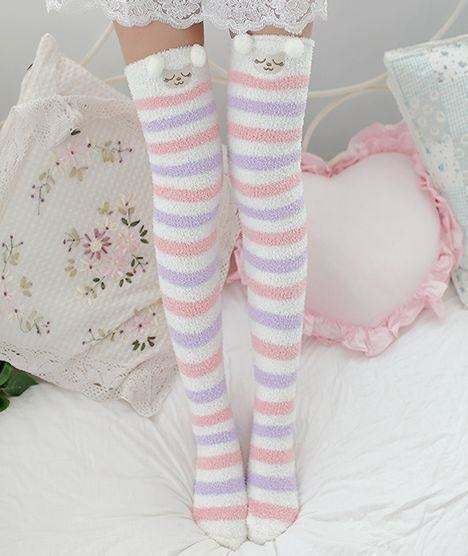 Fuzzy Thigh Highs (15+ Stilar)