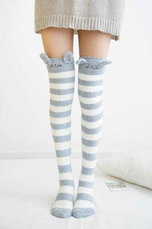 Fuzzy Thigh Highs (15+ Stilar)