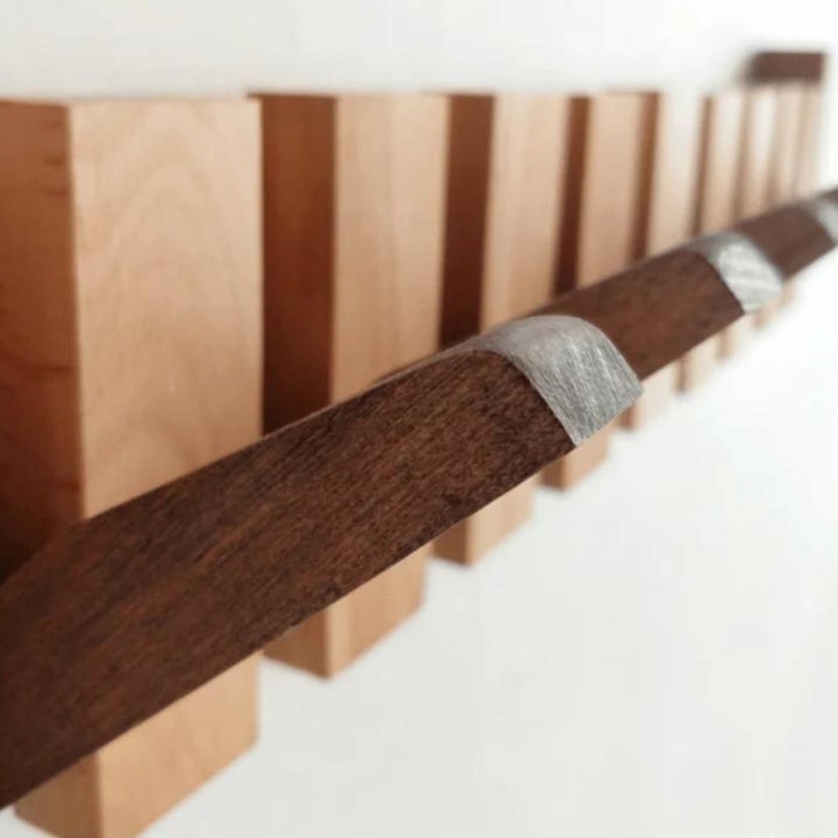 Handgjord Piano Coatrack™ | Lyxig träkappa